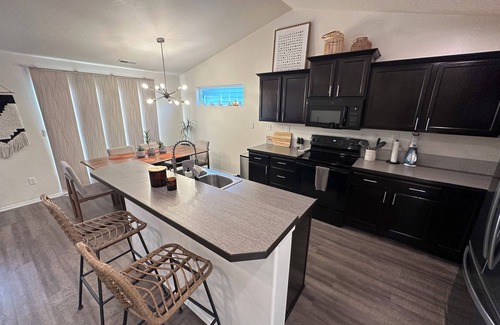 Kuna House | Spacious and stylish 3-bed 2-bath home with everything you need and more!