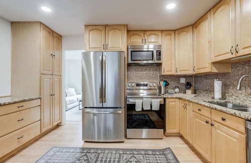 Berkley House | Spacious and Stylish Home | Fast Wifi | Near DT