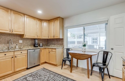 Berkley House | Spacious and Stylish Home | Fast Wifi | Near DT
