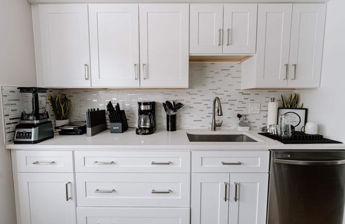 Franconia House | Spacious and stylish townhome nestled in the vibrant heart of Alexandria, VA