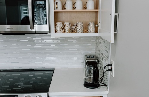 Franconia House | Spacious and stylish townhome nestled in the vibrant heart of Alexandria, VA