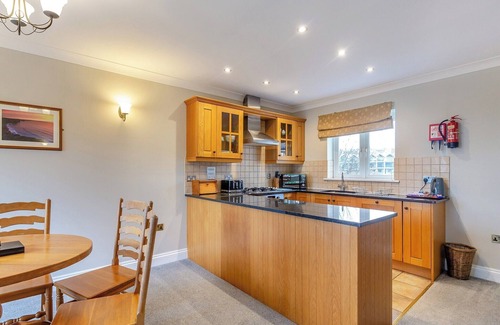 Porth Villa | Spacious and stylish villa with beach views.