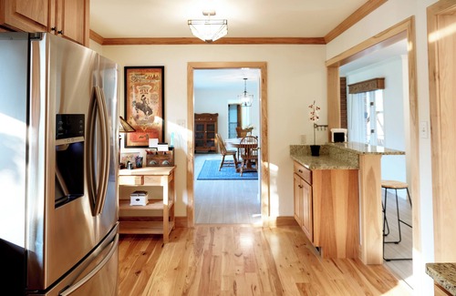 Sheridan House | Spacious and Sunny Retreat Near the Creek
