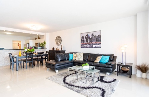 Sunny Isles Beach Condo | Spacious and cozy condo with amazing intracoastal views | WIFI + Parking