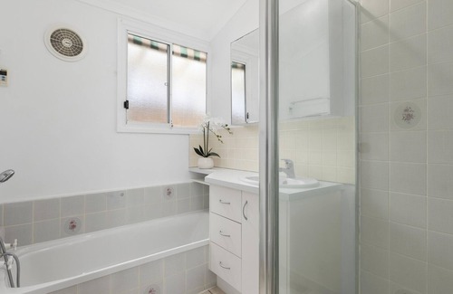 Indented Head House | Spacious and welcoming 5 bedroom 2 bathroom pet-friendly home with garden