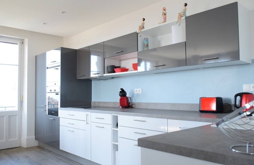 Evian-les-Bains Apartment | Spacious apartment in Évian-les-Bains with balcony and garage