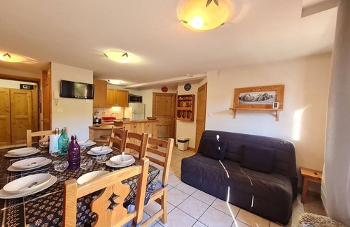Les Deux Alpes Apartment | Spacious Apartment with Balcony