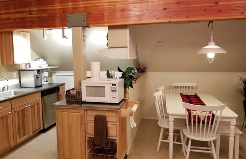 Snoqualmie Pass Apartment | Spacious APARTMENT 1 mile to Summit Ski, fast internet and propane stove