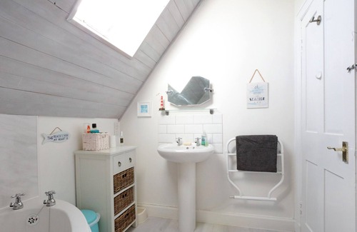 North Berwick Apartment | Spacious apartment, ideal for families, within walking distance of all amenities. Sleeps 6.