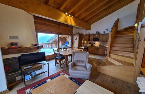 Saint-Pierre-de-Clages Apartment | Spacious apartment with terrace
