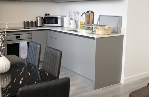Milton Keynes Apartment | Spacious apartment with workspace at the heart of the City!