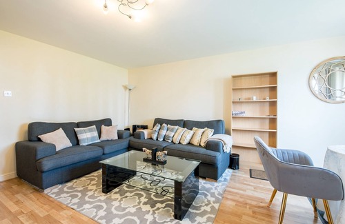 Island Gardens Apartment | Spacious Apartment by Canary Wharf | Pass the Keys