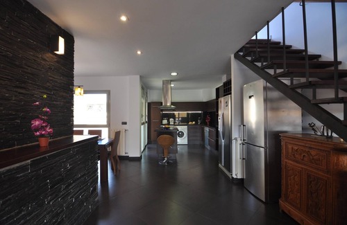 Roses Town Center Apartment | Spacious Apartment in Roses, Costa Brava! 4 Bedrooms, Near the Beach, Free Wi-Fi. Book now!