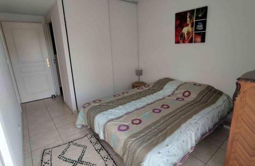 Saint-Raphael Apartment | Spacious apartment for 6 with balcony