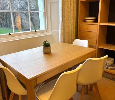 Leith Apartment | Spacious Apartment in Central Edinburgh