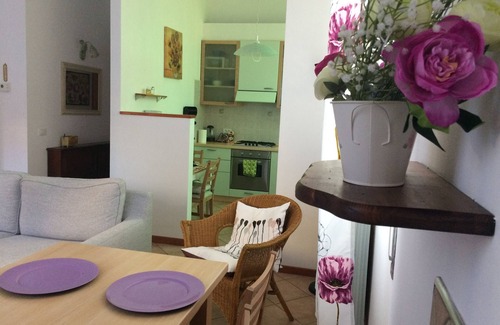Precotto House | Spacious apartment in detached cottage with lovely garden