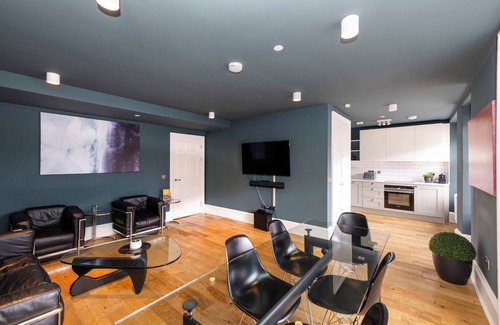 West End Apartment | Spacious Apartment next to West End
