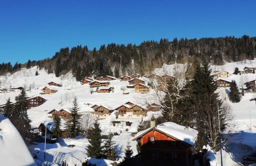 Les Gets Apartment | Spacious Apartment near Center with Parking, Ski Access, and Balcony