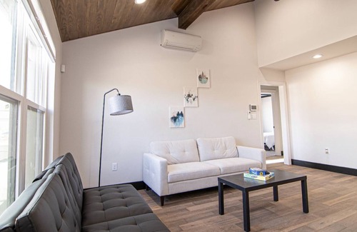 Midland Apartment | 💥SPACIOUS APARTMENT💥 |NEAR CENTENNIAL PARK|