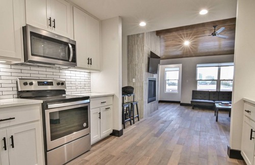 Midland Apartment | 💥SPACIOUS APARTMENT💥 |NEAR CENTENNIAL PARK|