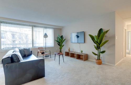Aurora Highlands Apartment | Spacious Apartment Perfect to Leisure and Business