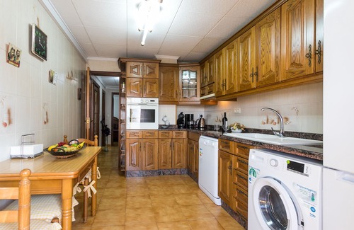 Santa Pola Apartment | Spacious Apartment with Swimming Pool and 2 parking spaces