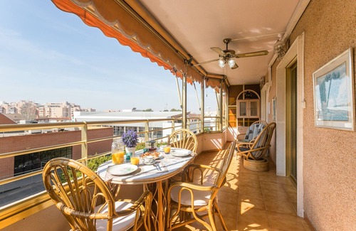 Santa Pola Apartment | Spacious Apartment with Swimming Pool and 2 parking spaces