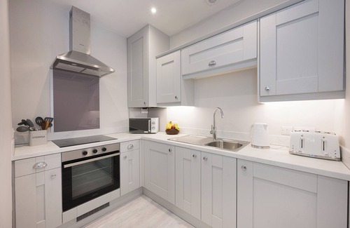 Harrogate Apartment | Spacious Apartment with Period Features in Centre of Harrogate with Free Parking