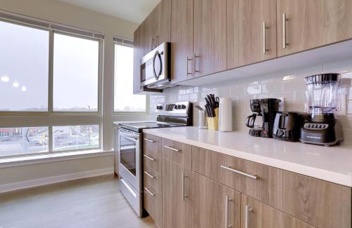 Jefferson Manor Apartment | Spacious Apartment w Natural Lights to Enjoy the Landscape