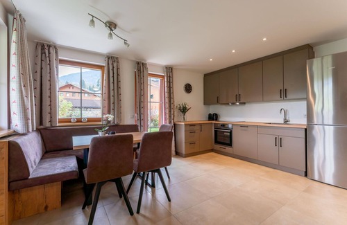 Saalfelden am Steinernen Meer Apartment | Spacious apartment with wide views and terrace