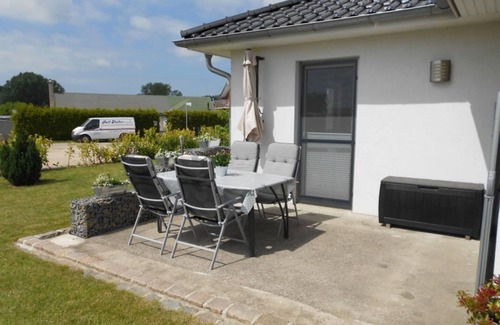 Kroepelin Apartment | Spacious apartment with garden near the sea