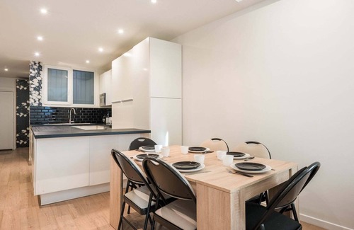 Saint-Germain-des-Pres Apartment | Spacious apartment with 2 rooms