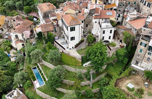 Moltedo Apartment | Spacious apartment with pool in historic palazzo above the Italian Riviera