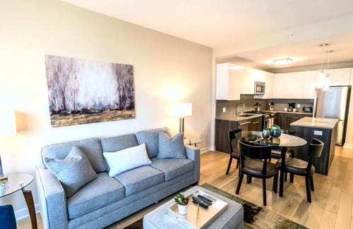 Downtown Apartment | Spacious Apt Downtown with Gym