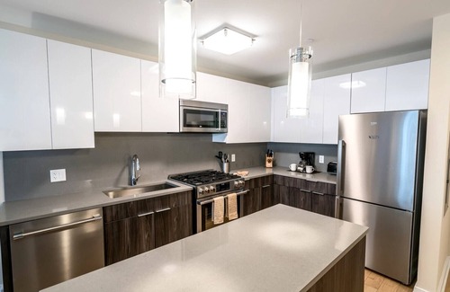 Downtown Apartment | Spacious Apt Downtown with Gym