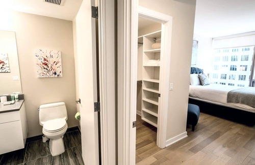 Downtown Apartment | Spacious Apt Downtown with Gym