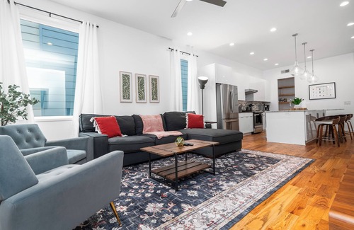 Summerhill House | Spacious ATL Escape, Prime Area Near Everything! 2 King Beds. Walkable & Central