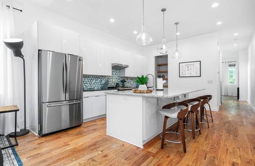 Summerhill House | Spacious ATL Escape, Prime Area Near Everything! 2 King Beds. Walkable & Central