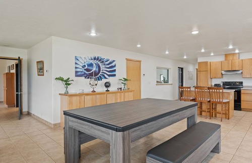 Lava Hot Springs House | Spacious aviation themed home w/spectacular views.