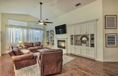 Greenacres House | Spacious Bakersfield Home w/ Outdoor Pool!