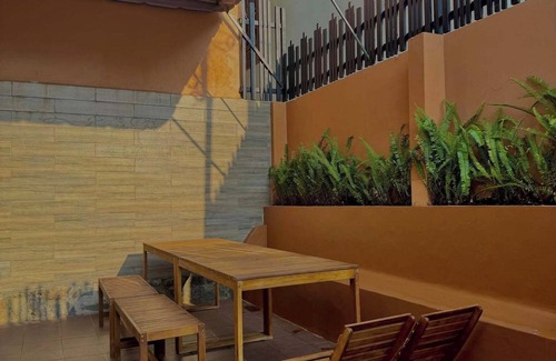 Da Lat House | Spacious Balcony Room with Lake View – City Square