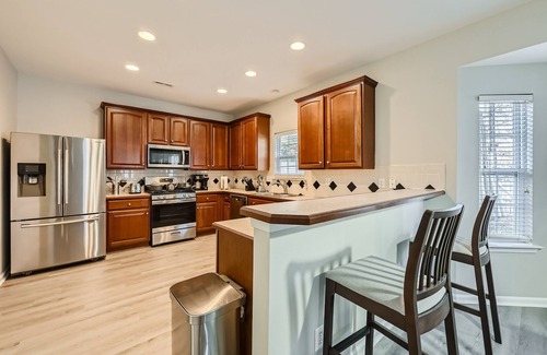 Provincetowne House | Spacious Ballantyne 5 BR: Office, Fenced Back Yard, 2 Car Garage, Pet Friendly