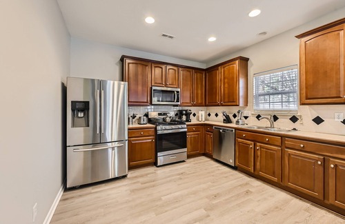 Provincetowne House | Spacious Ballantyne 5 BR: Office, Fenced Back Yard, 2 Car Garage, Pet Friendly