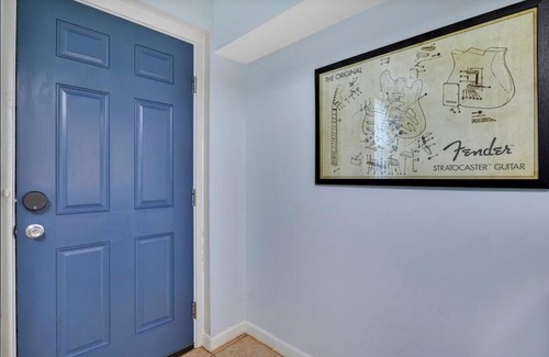 Tucker House | Spacious basement Suite w/ super fast WiFi