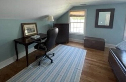 Fairfield House | Spacious Beach AreaHome- Walk to Town, Bike >Beach
