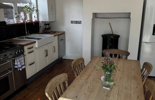 Bognor Regis House | Spacious beach bungalow, less than 5 minutes walk to the beach