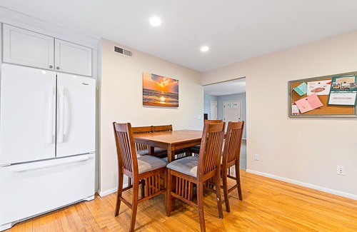 North Beach Haven House | Spacious Beach House for Family Memories Only 3 min walk to beach!