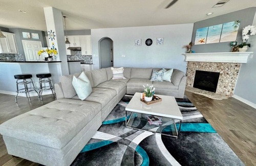 Seabrook House | Spacious beach house - bay front and lake view