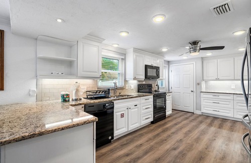Anona House | Spacious Beach Retreat Near Clearwater & Indian Rocks