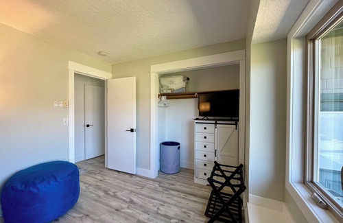 Bayshore House | Spacious Beachfront Home, 3BR/3BA! Dogs w/Approval. Special Rates, Inquire!